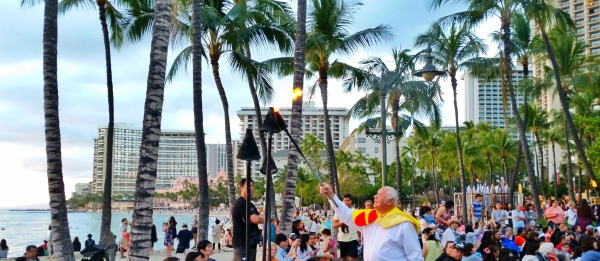 Hawaiian culture: Free hula show on Waikiki beach with Hawaiian music and dance, Hawaii