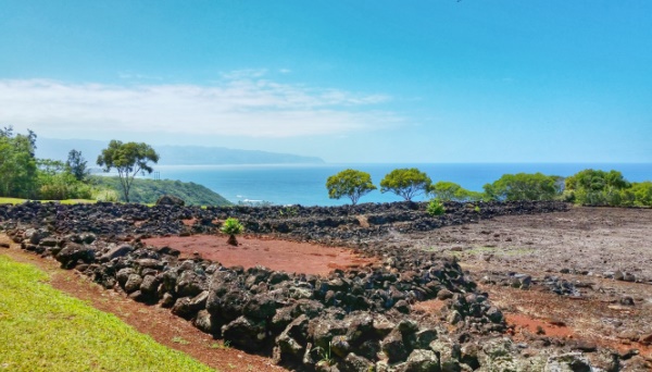 Hawaiian culture: Puu O Mahuka Heiau, an ancient Hawaiian temple that's a Hawaii state historic site, near Waimea Bay on the North Shore, Oahu, Hawaii