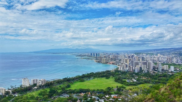 Oahu circle island tour: Diamond Head Trail, Hawaii