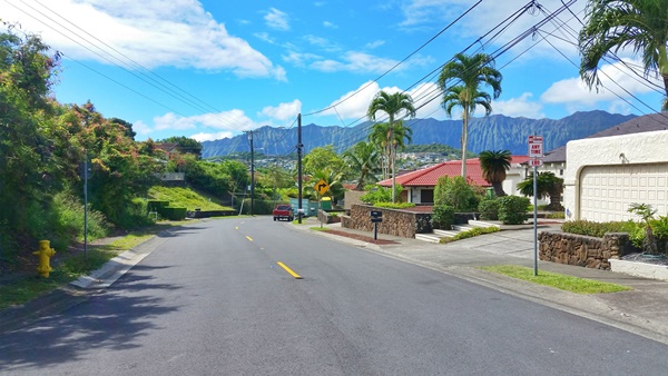 How to get to Lanikai Pillbox Hike by bus: Directions from bus stop in Lanikai, Oahu, Hawaii