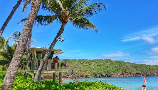 What to bring to Hanauma Bay: Lifeguard station for first aid kit, snorkeling in Oahu, Hawaii