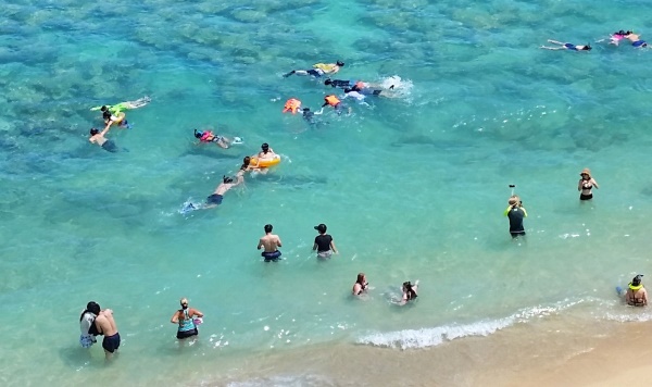 What to bring to Hanauma Bay snorkeling: What to wear snorkeling at Hanauma Bay, Oahu, Hawaii