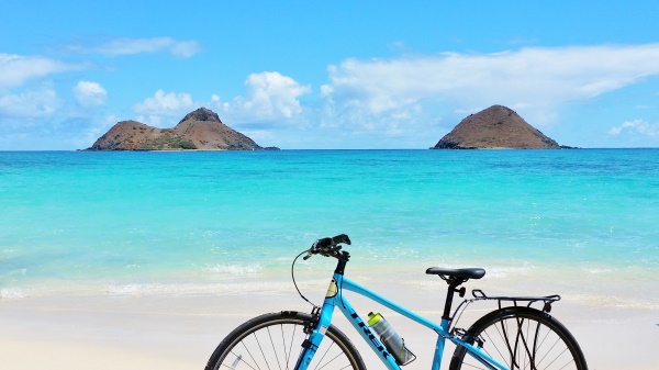 Best airline to fly with bike to Hawaii: Flying into Honolulu Airport, Oahu, Lanikai Beach