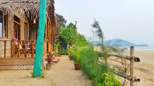 Bodyboarding in Goa: Best beaches in Goa for bodyboarding - Agonda beach huts, South Goa, India