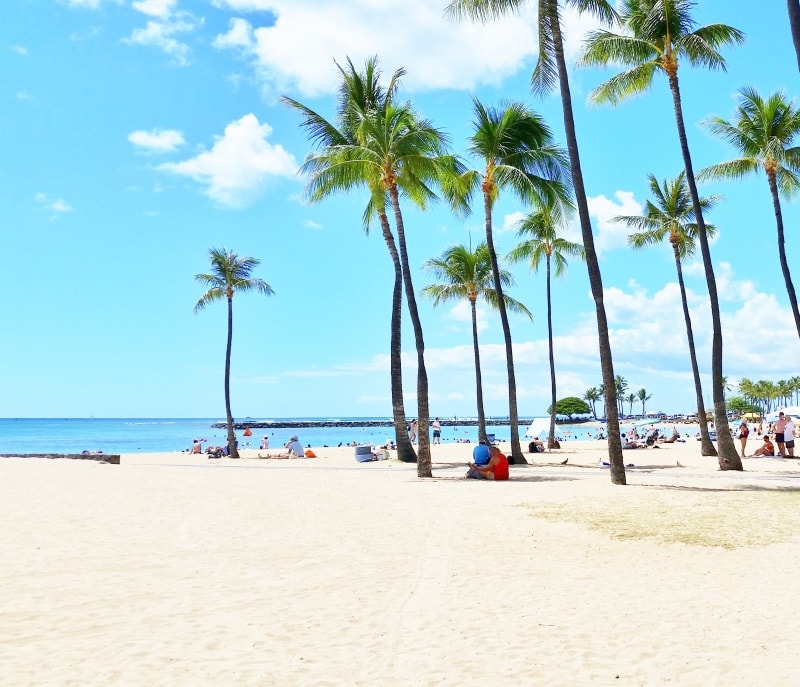Free things to do in Waikiki Beach: Best beach in Waikiki near Hilton Hawaiian Village. Free activities in Oahu, Hawaii